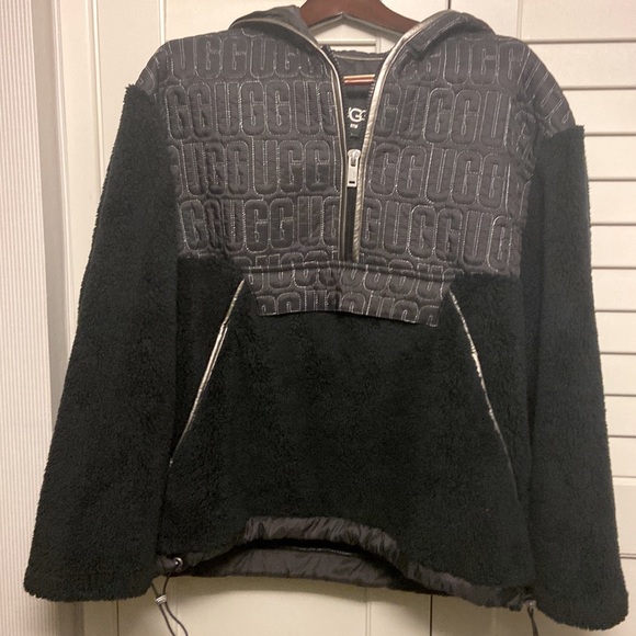 NWT UGG Logo Iggy Sherpa Zip Pullover Size Lrg - Picture 6 of 10